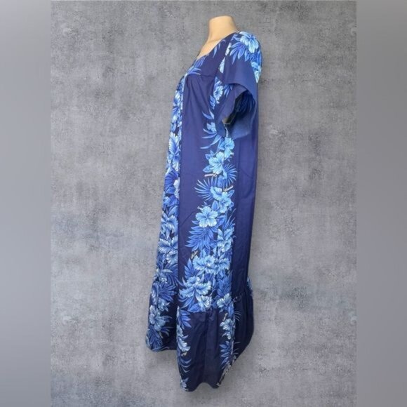 Hawaiian Hibiscus Floral MuuMuu - Picture 4 of 6